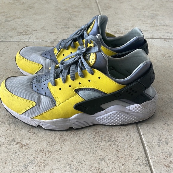 NIKE ⚫️ HUARACHE 🟡 Size US 11 - Picture 4 of 5